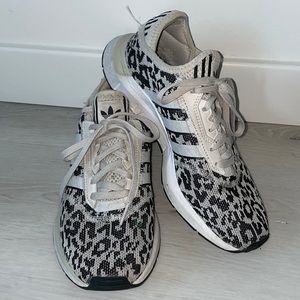 Adidas leopard running tennis shoes